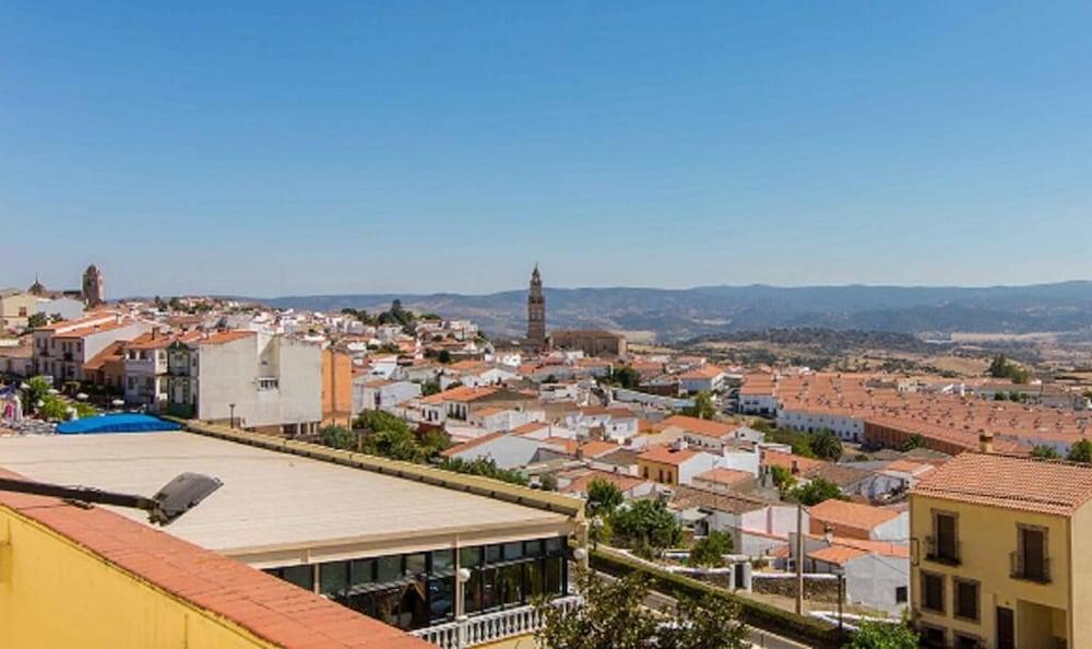 Hotel Los Templarios Jerez De Los Caballeros Eksteriør billede